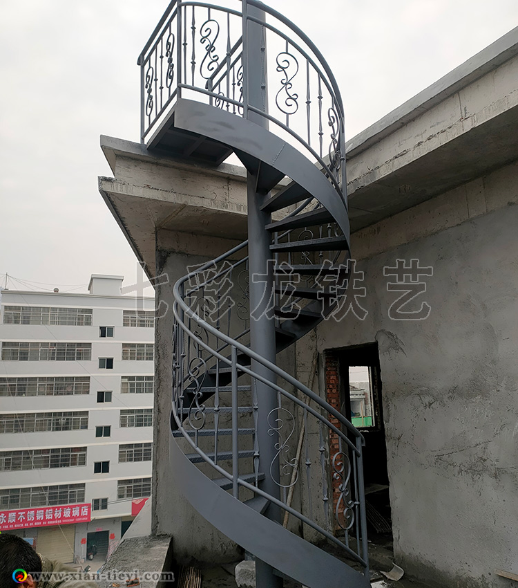 商洛市山陽縣中柱旋轉(zhuǎn)樓梯_1