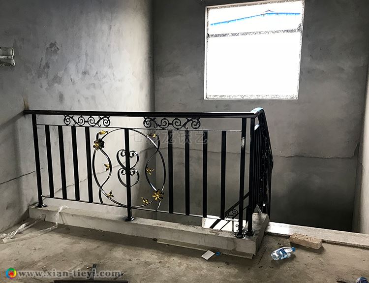 別墅歐式鐵藝護(hù)欄_咸陽項(xiàng)目_樓梯護(hù)欄2