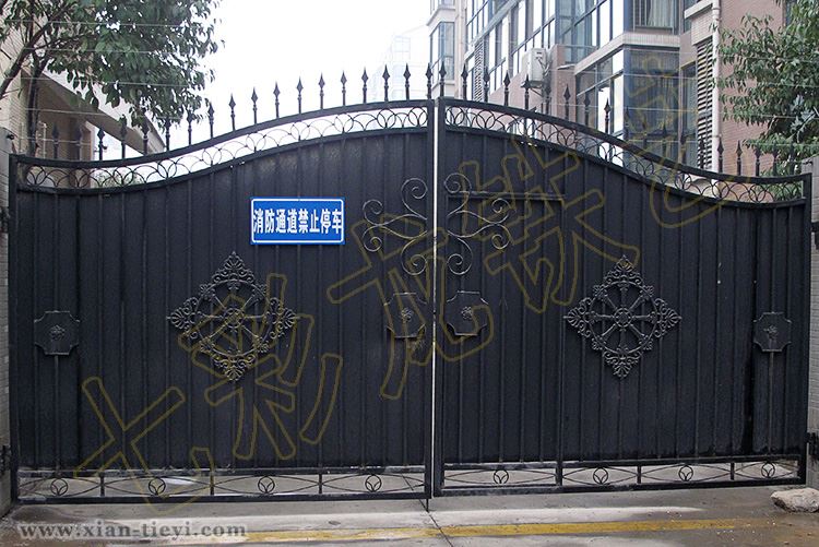 蓮湖區(qū)北大街鐵藝大門