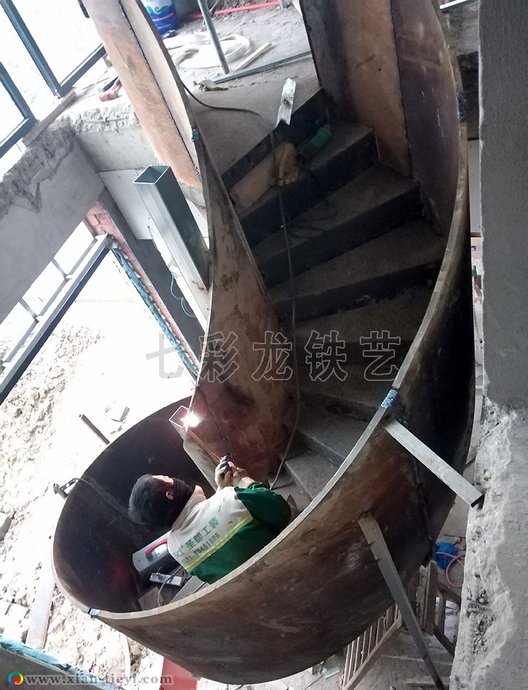 高護欄加厚鋼板板式旋轉(zhuǎn)樓梯俯視