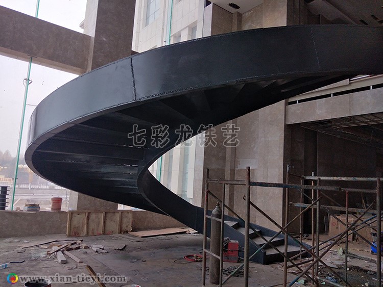 運(yùn)城箱型梁鋼結(jié)構(gòu)旋轉(zhuǎn)樓梯_4