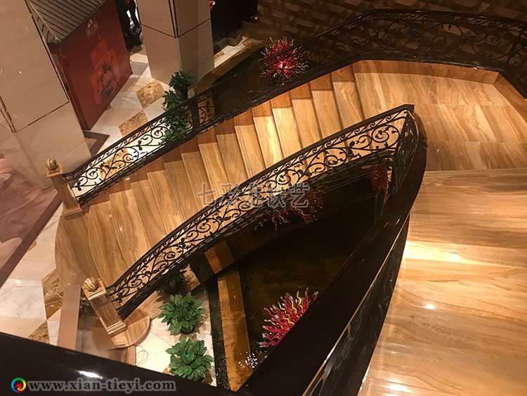 西安喜來登酒店弧形鋼梯俯視