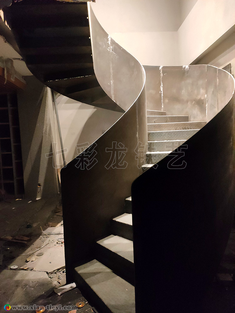 水韻餐廳鋼結(jié)構(gòu)板式高欄旋轉(zhuǎn)樓梯_4