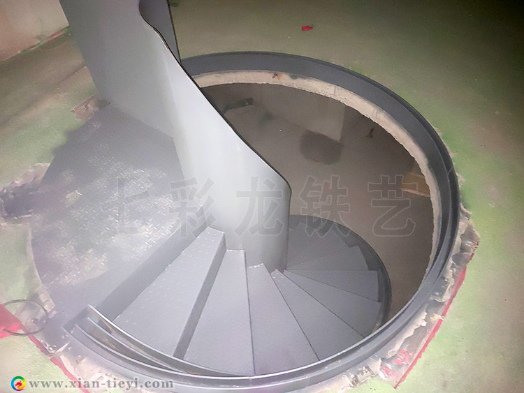 鋼結構玻璃護欄旋轉樓梯_5