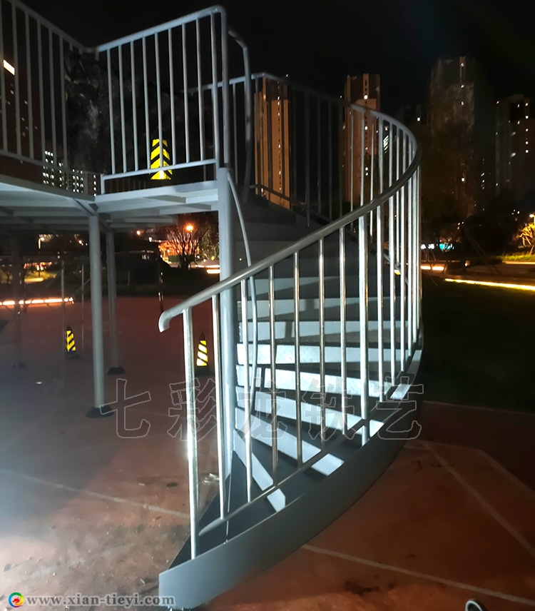 曲江悅動(dòng)公園中柱旋轉(zhuǎn)鋼樓梯_1