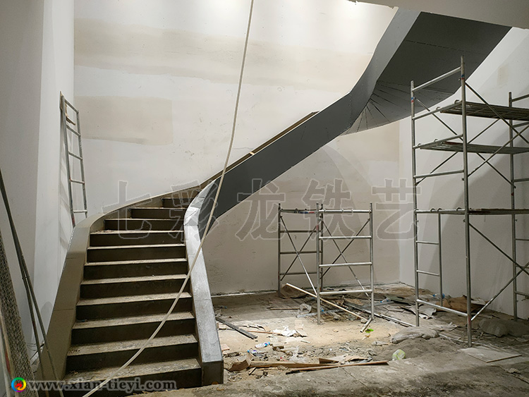 涇陽建工瀾庭溪谷售樓處箱型梁鋼構(gòu)樓梯_1