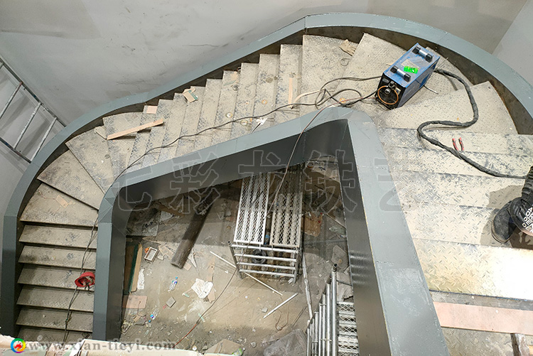 涇陽建工瀾庭溪谷售樓處箱型梁鋼構(gòu)樓梯_3