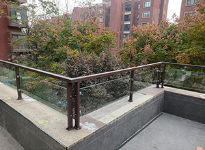 陽(yáng)臺(tái)鐵藝玻璃護(hù)欄