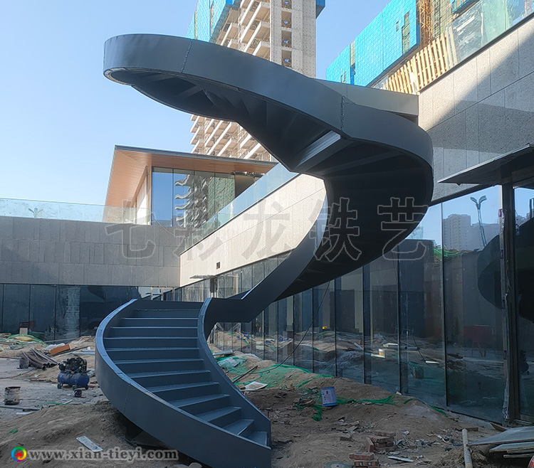 西寧市陽光城箱型梁旋轉(zhuǎn)樓梯_4