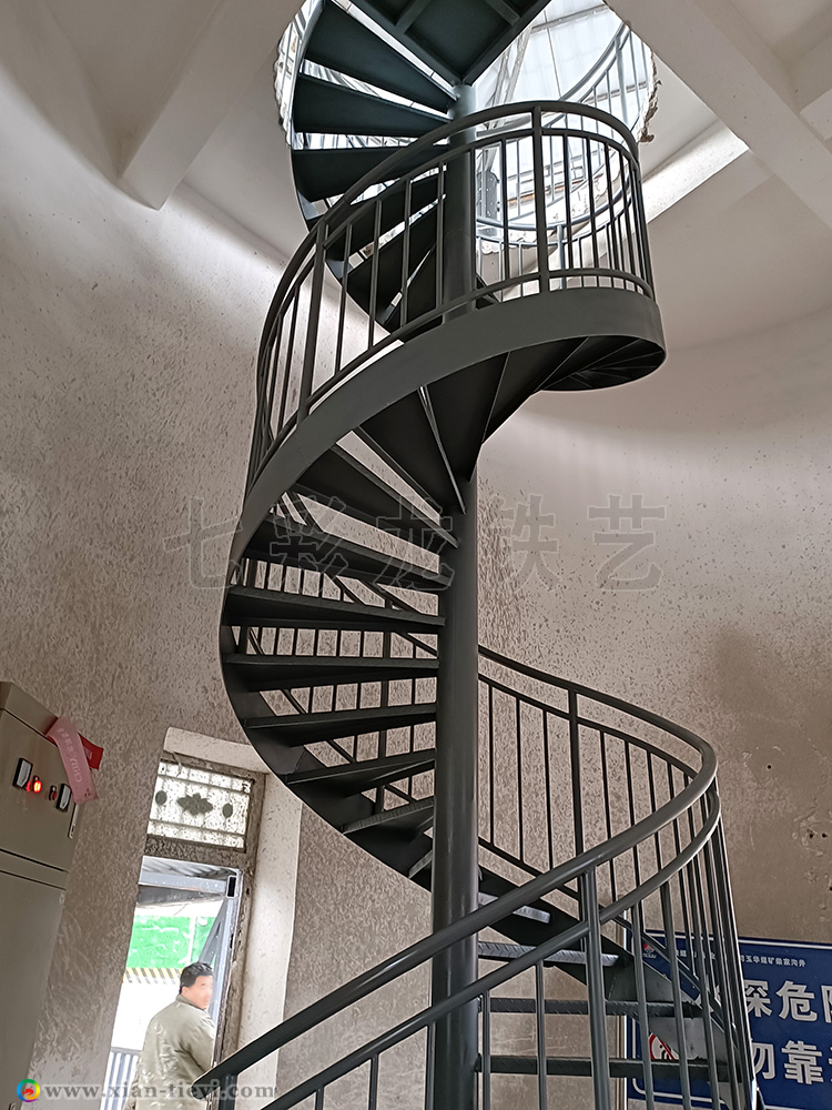 集華礦業(yè)鋼結(jié)構(gòu)中柱旋轉(zhuǎn)樓梯_1