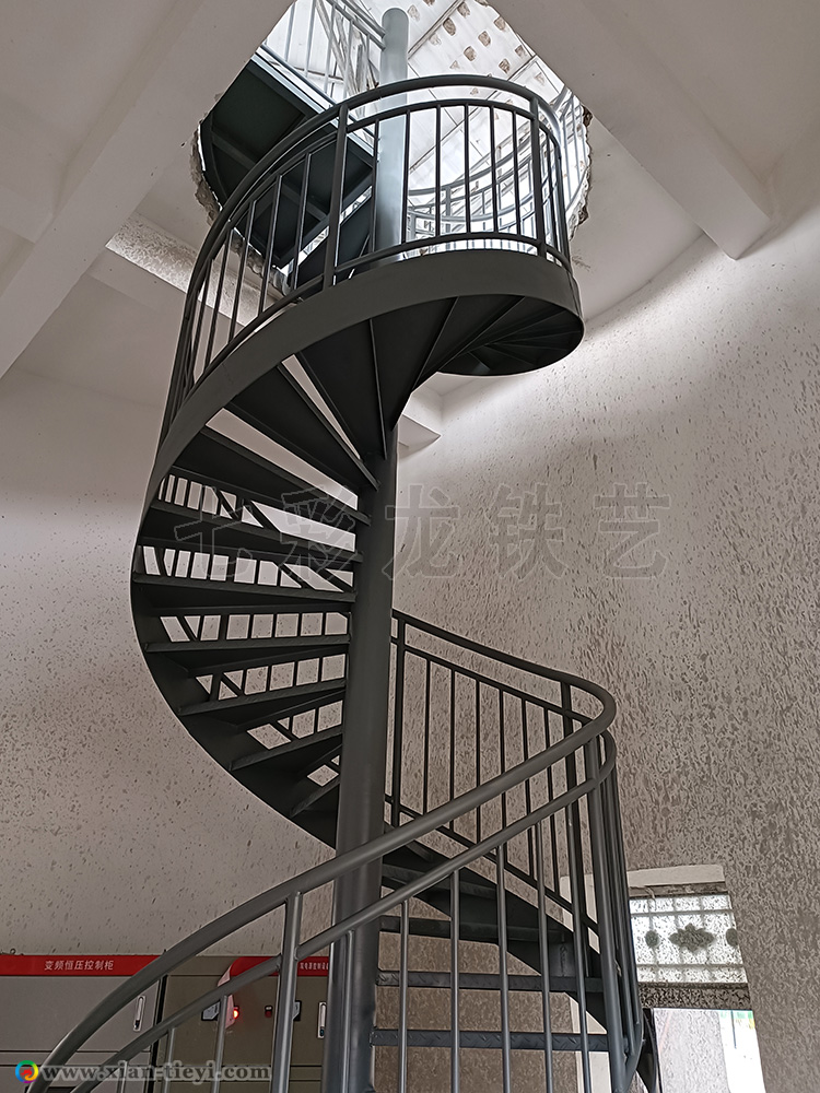 集華礦業(yè)鋼結(jié)構(gòu)中柱旋轉(zhuǎn)樓梯_2