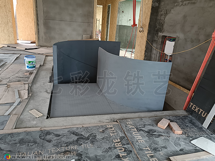 山陽縣鋼結(jié)構(gòu)高欄卷板樓梯_5