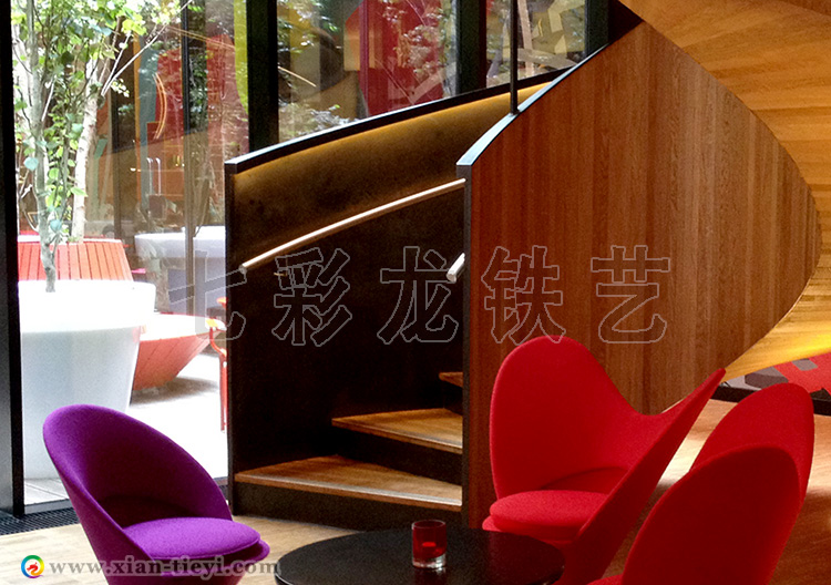 商洛市鋼結(jié)構(gòu)箱梁卷板樓梯_3