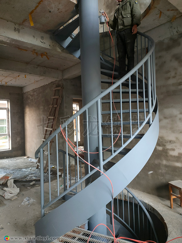 涇陽自建房室內(nèi)中柱螺旋梯_2