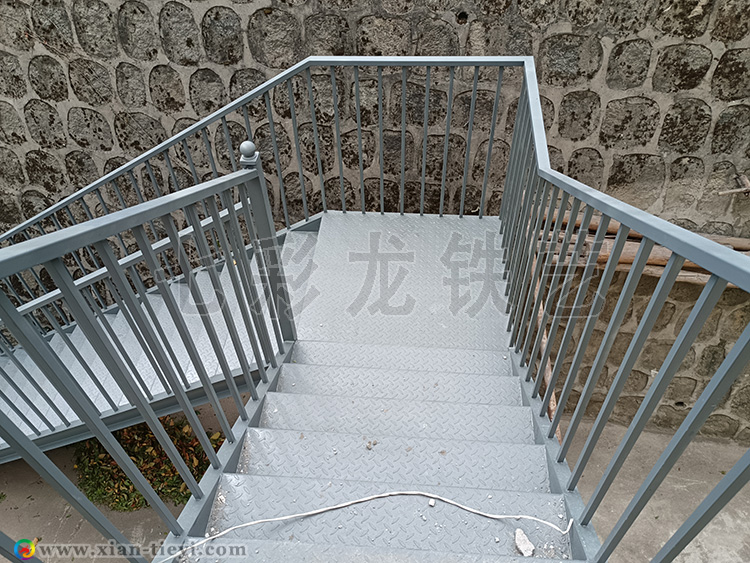 安康市鋼結(jié)構(gòu)消防樓梯_4