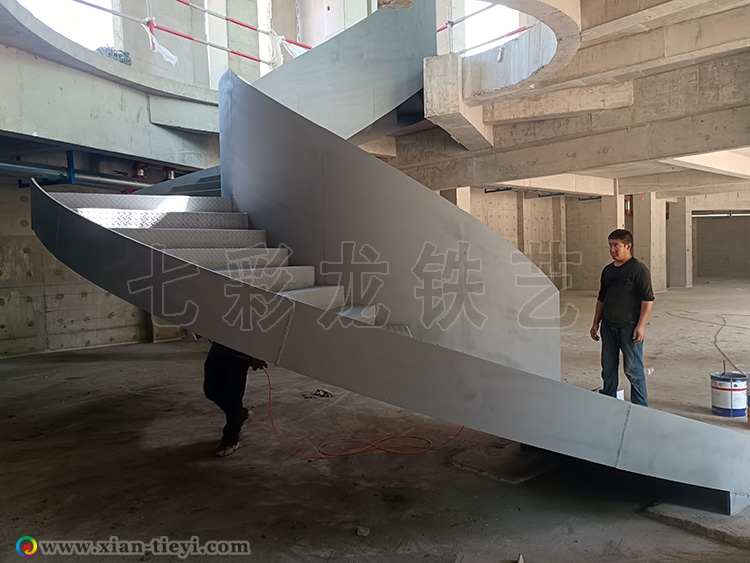太白山售樓處鋼構(gòu)旋轉(zhuǎn)樓梯_2
