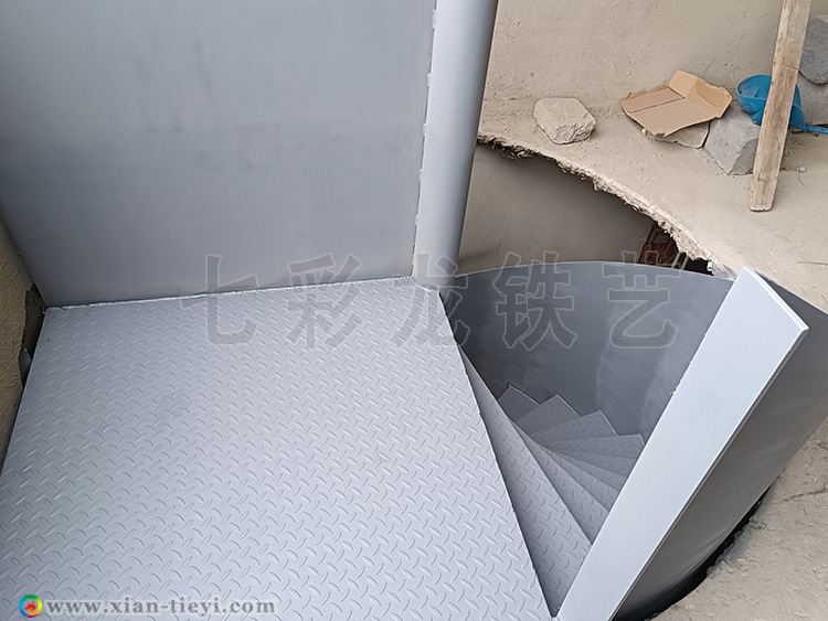 世園大公館中柱高欄旋轉(zhuǎn)樓梯_4