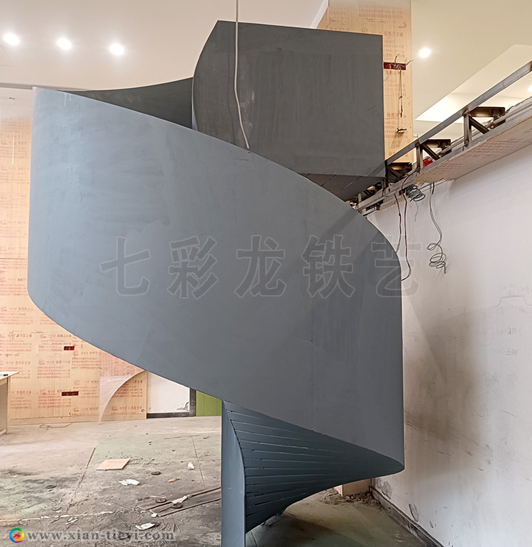 鋼板封底鋼結(jié)構(gòu)高欄旋轉(zhuǎn)樓梯_2