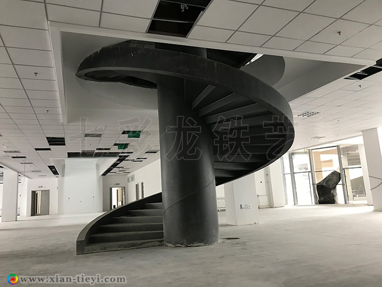 西安工業(yè)大學(xué)鋼構(gòu)中柱旋轉(zhuǎn)樓梯_1