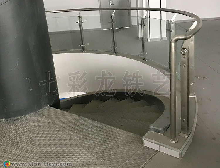 西安工業(yè)大學(xué)鋼構(gòu)中柱旋轉(zhuǎn)樓梯_7