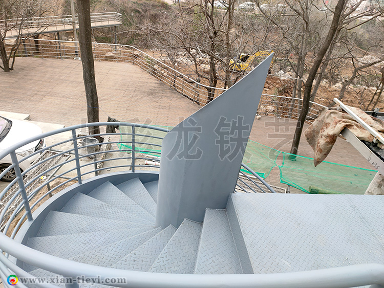 蕎麥花海旋轉(zhuǎn)樓梯_5