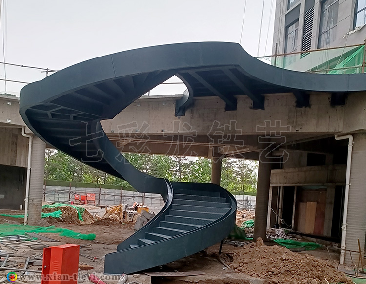 保利和光塵樾鋼結(jié)構(gòu)箱梁旋轉(zhuǎn)樓梯_6