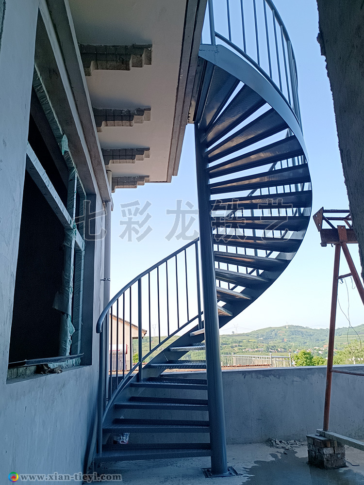 藍(lán)田縣西坡村中柱旋轉(zhuǎn)樓梯_1