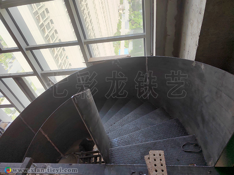 匯悅城鋼結(jié)構(gòu)高欄卷板樓梯_4