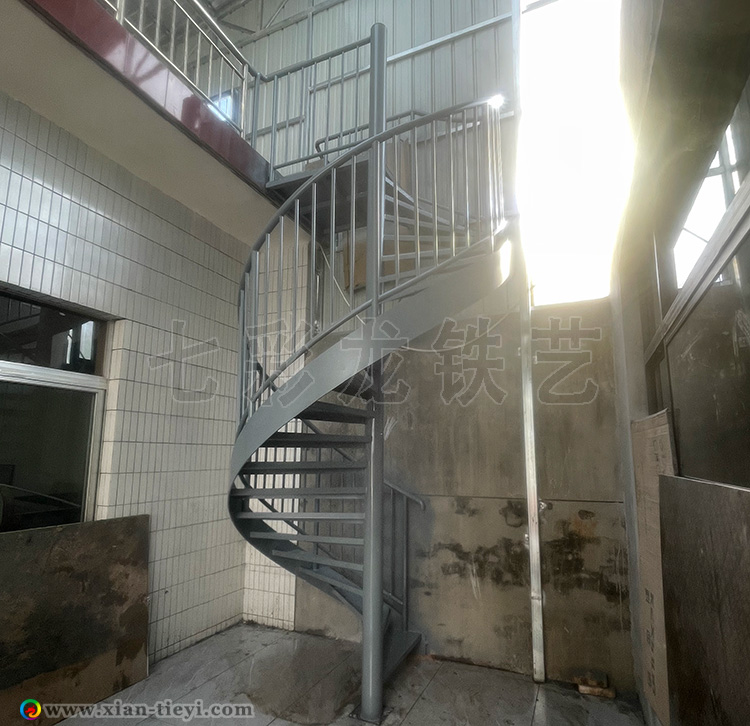 富平農(nóng)村自建房中柱旋梯_1
