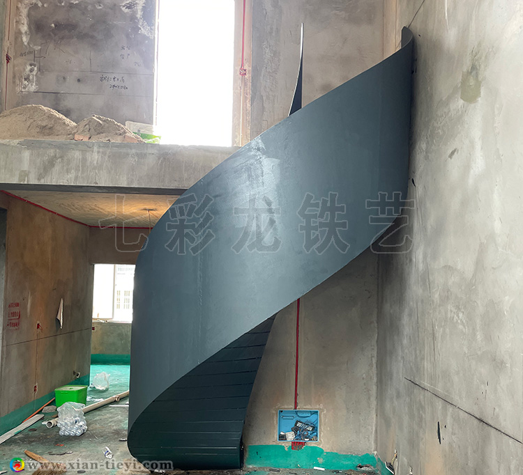 石油城鋼結(jié)構(gòu)高欄板旋轉(zhuǎn)樓梯_1