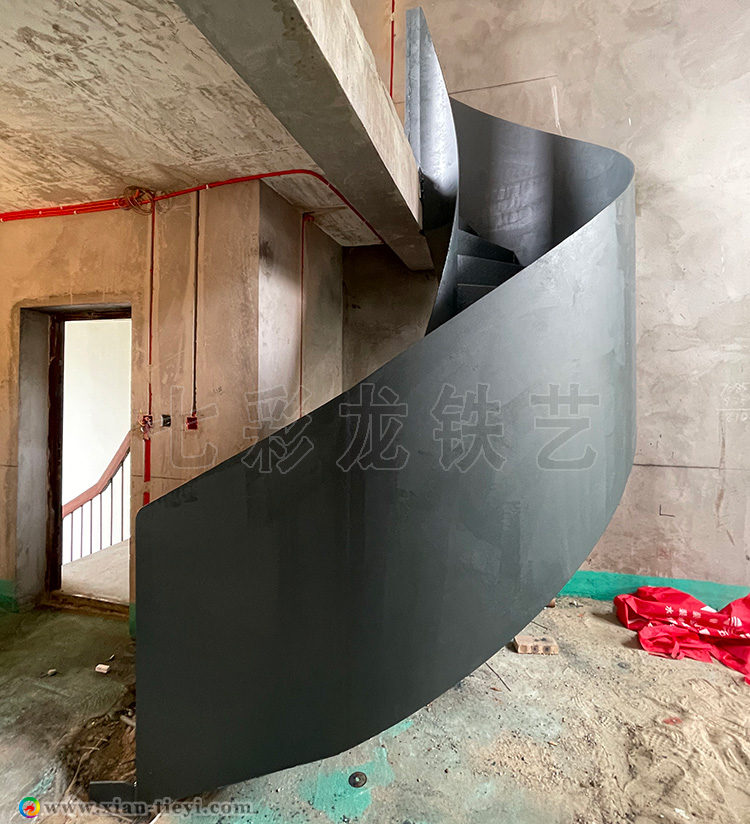 石油城鋼結(jié)構(gòu)高欄板旋轉(zhuǎn)樓梯_2