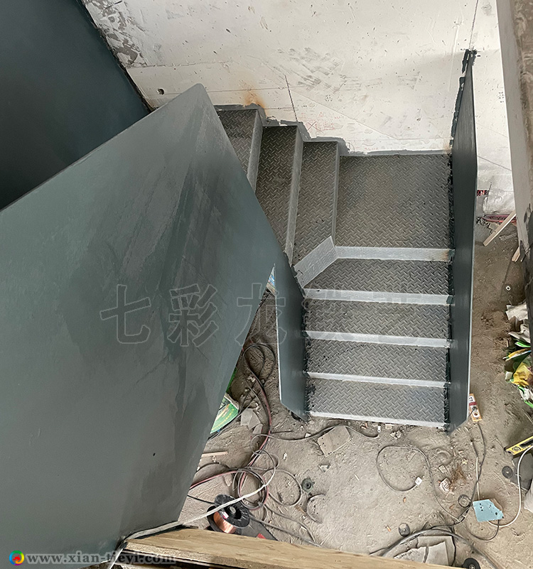 立豐城鋼結(jié)構(gòu)樓梯_3
