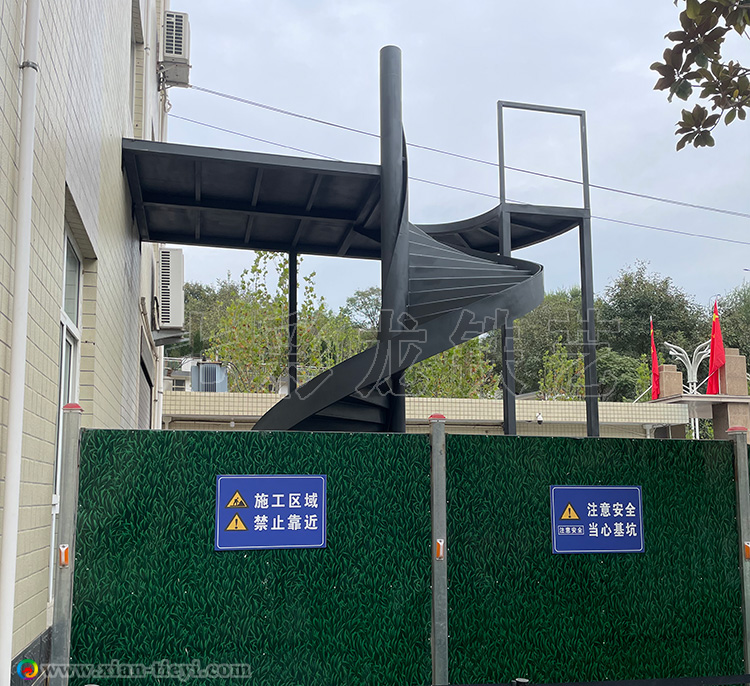 福利院鋼結(jié)構(gòu)旋轉(zhuǎn)樓梯_5