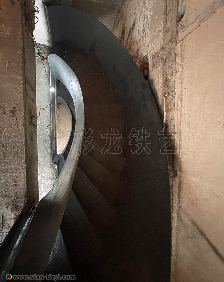 咸陽市鋼結(jié)構(gòu)弧形樓梯_3